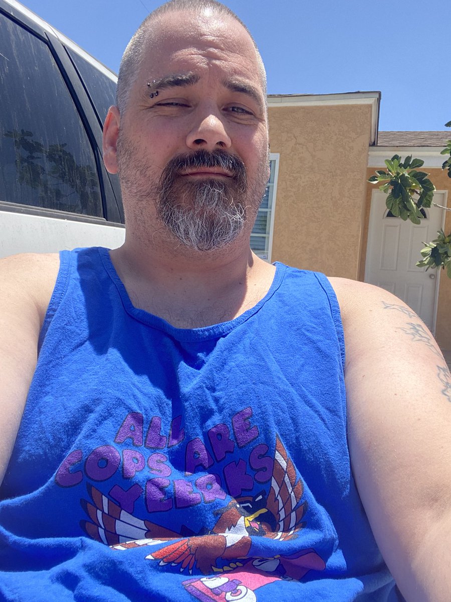 WlkngCntradctn's tweet photo. The outfit that best fits my feelings for today #4thOfJuly #Animorphs #ACAY #AllCopsAreYeerks https://t.co/3s1k79y5I5