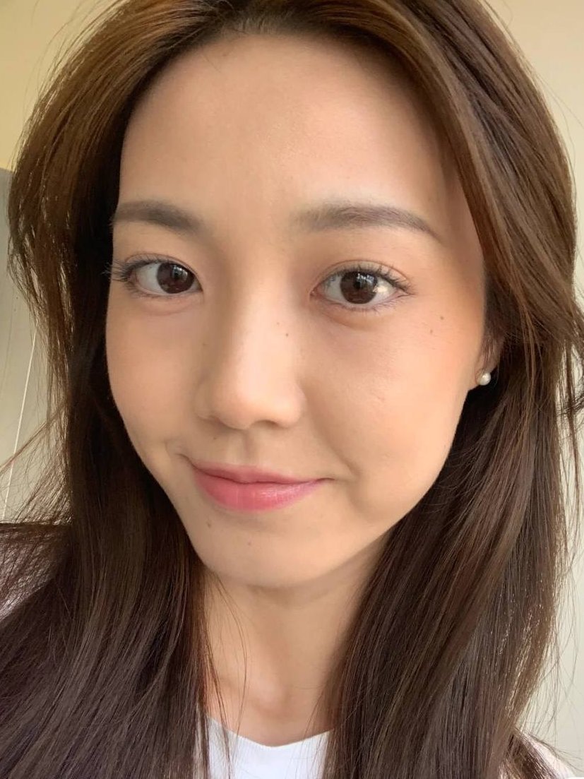 baikaron's tweet photo. Selfie without makeup https://t.co/XbFmqBXeck