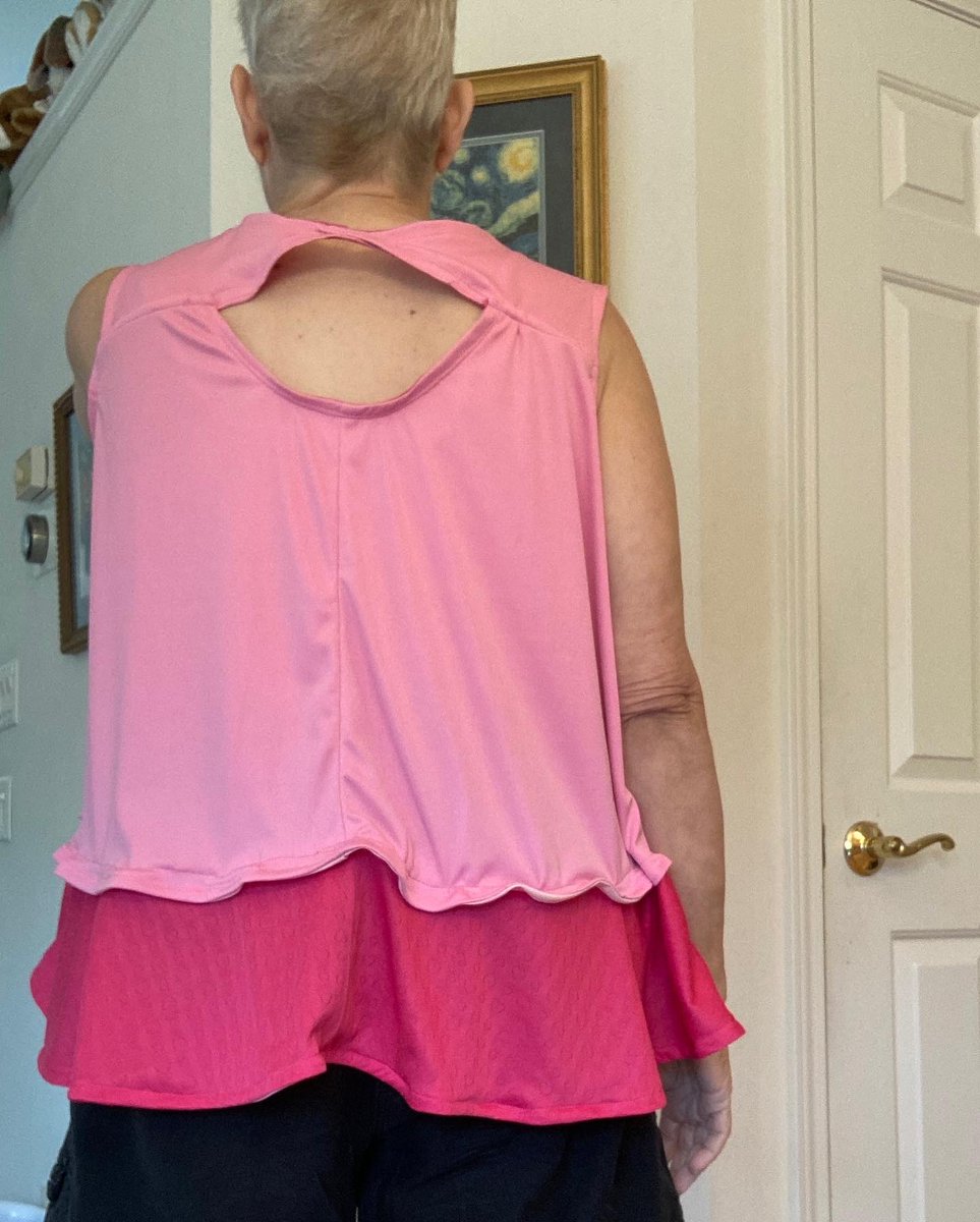 SuellenPhD's tweet photo. This shirt took forever to finish..but I’m ok with the final product. Pretty comfy for a warm day. #IMadeAThing https://t.co/sVfcMRCf9r