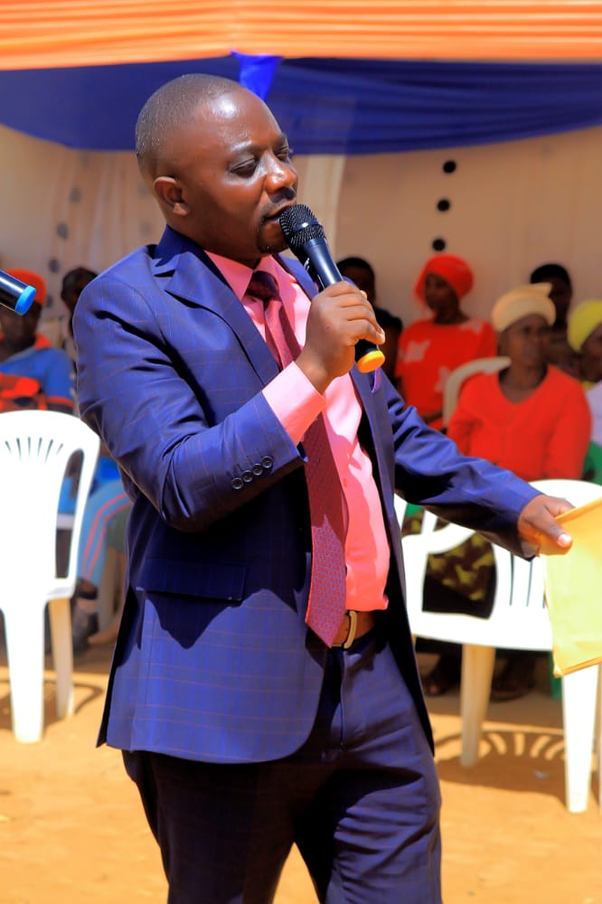 FriendsKampala's tweet photo. Those who believed were baptized they are sons and daughters of the most high God.@Efc Nakivale .God is good all the time .
Let's mention that there was The Efc Uganda yearly meeting general superintendent,Pastor James from Tanzania and Desire from EFC USA . https://t.co/R5TwrpOeRn