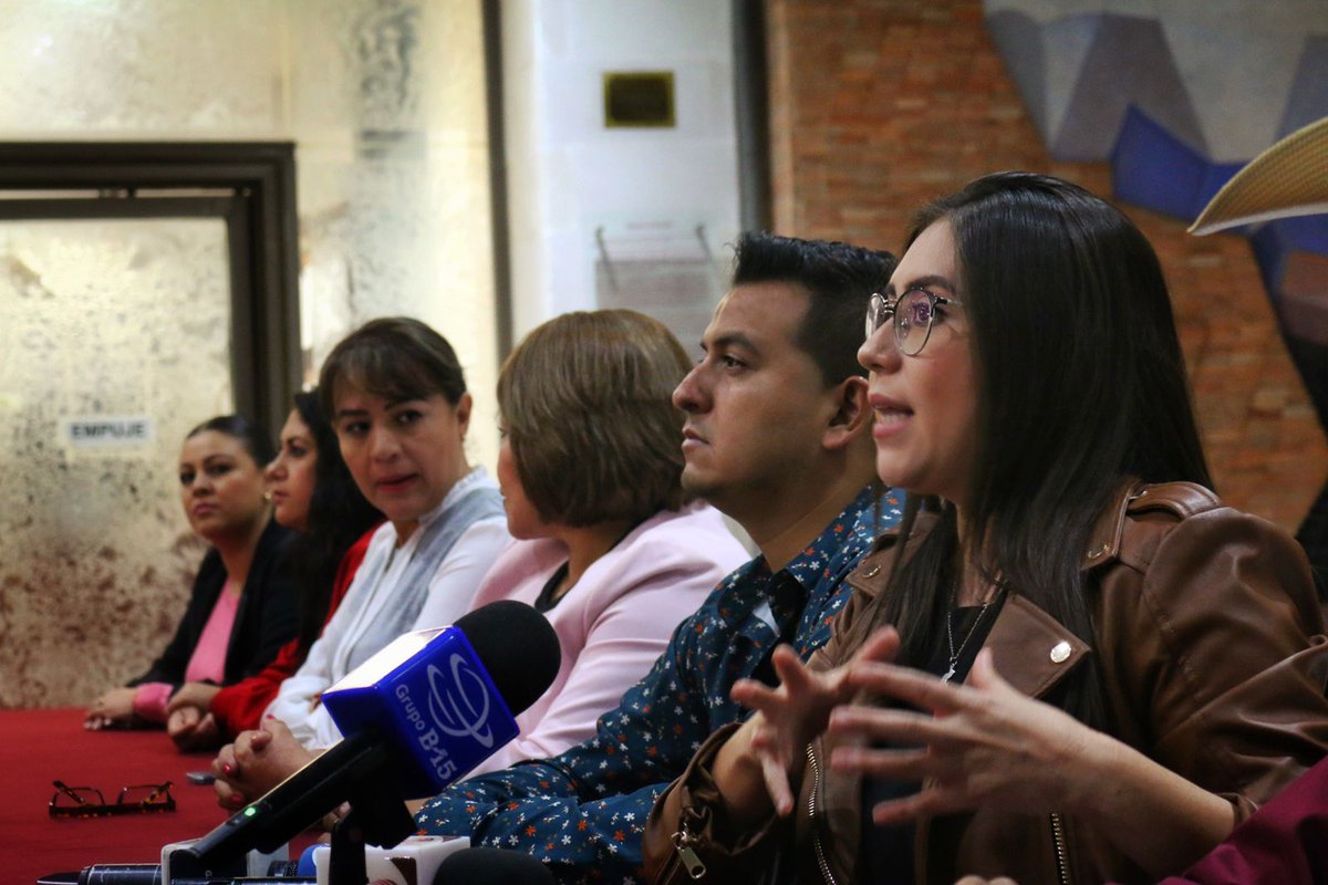 DipsMorenaZac's tweet photo. En rueda de prensa, las y los diputados de Morena, celebraron que el pasado viernes la @TEPJF_MTY haya confirmado la sentencia del Tribunal Electoral Local de ordenar al Congreso del Estado respetar la integración original de las comisiones, la mesa directiva y la JUCOPO. https://t.co/FgxIiSvbj3