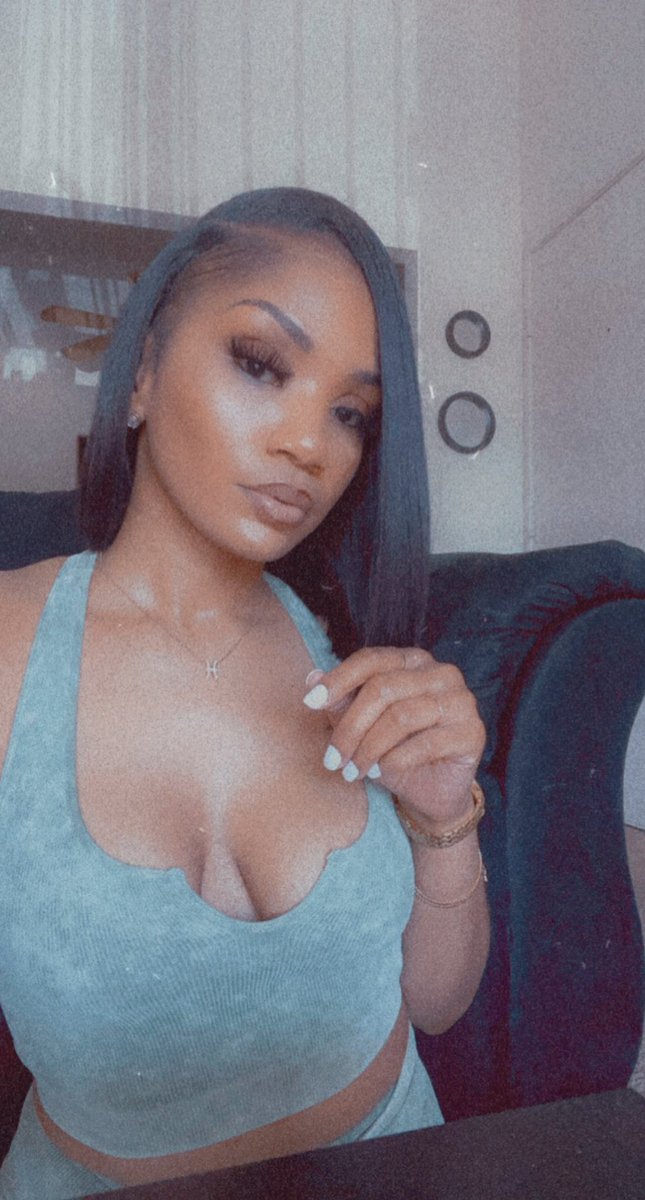 RiRiFineAss's tweet photo. I got like 5 followers 😩🤣 how y’all doing today though…😌?? https://t.co/qqz2YoG3Su