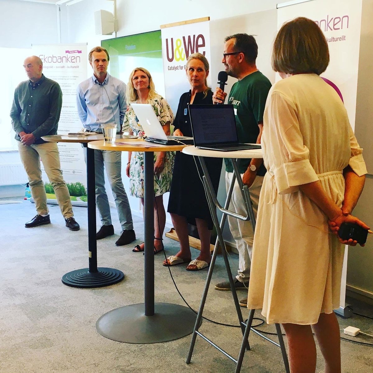 Bra första dag i Almedalen med många seminarier arrangerade ihop med <a href="/svnswe/">SVN Sweden</a> det har pratats bl.a. om biologisk mångfald, tillgång till finansiering i hela Sverige och hållbar bostadsutveckling. #ekobanken #ekobankenalmedalen #almedalen2022 #bankingonvalues #biologiskmångfald