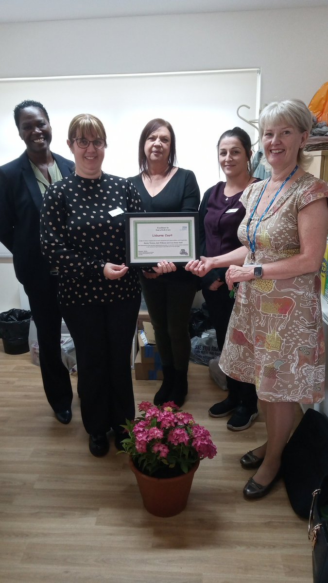 EJWatz's tweet photo. So great to recognise the amazing work in #endoflifecare of Hayley and the team at Lisburne Court. Here they are receiving their certificate @BoroughCareLtd @sueplu_susan @MargaretMalkin1 https://t.co/wuYw7WPDoX