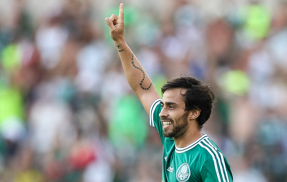 Palmeiras's tweet photo. Foram 241 jogos, 41 gols, 3 títulos e inúmeros chutes no vácuo! 😅🏆🏆🏆

Continue brilhando fora das quatro linhas e obrigado por tudo, @el_mago_oficial! 💚 ➤ https://t.co/nANHjUK48f

#AvantiPalestra https://t.co/nimA9K1jCN