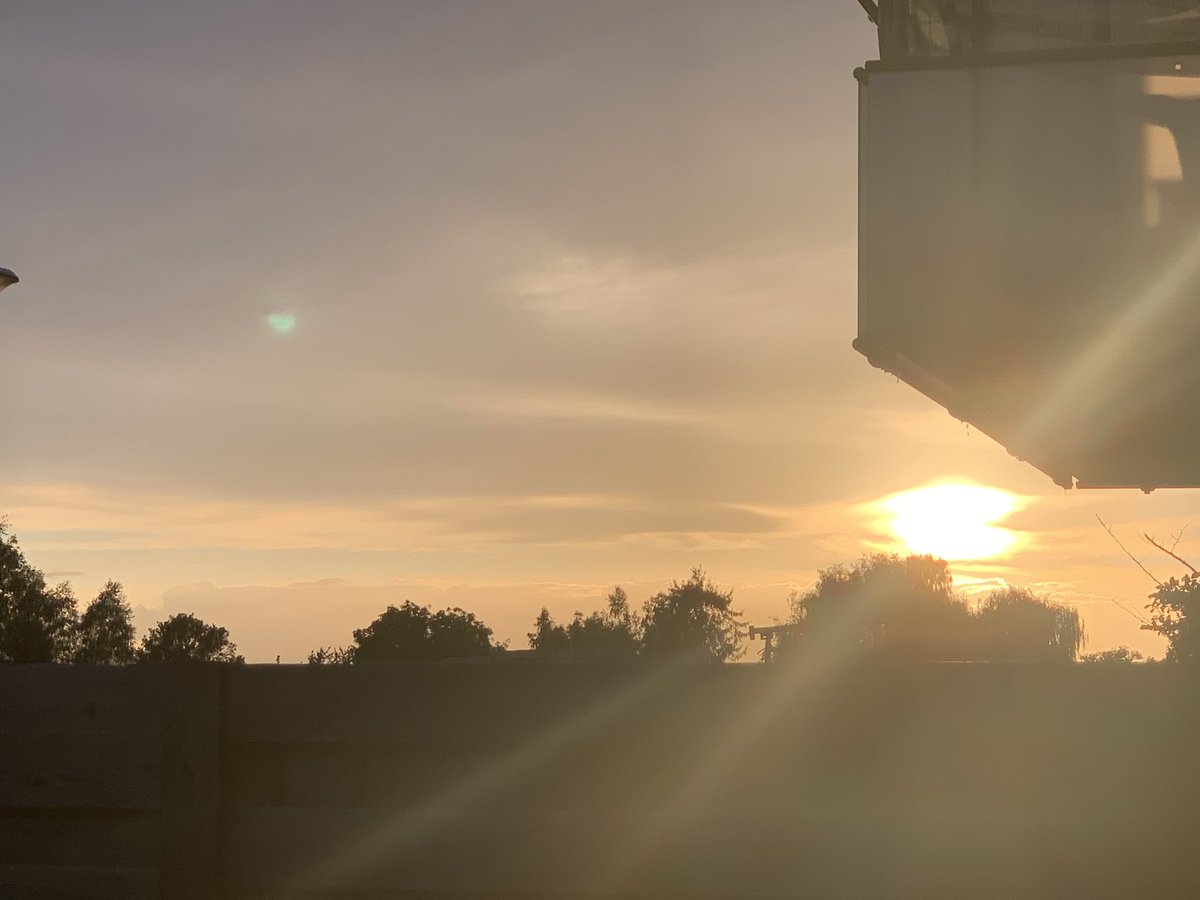 137_alg's tweet photo. Je suis fascinée par le ciel… https://t.co/cxnrDqqyjQ