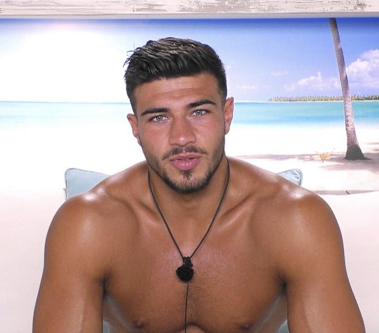 eeberdd's tweet photo. who i thought dami was gonna be in casa amor vs who he actually is #LoveIsland #LoveIslandUK https://t.co/mlGQGEjHcv