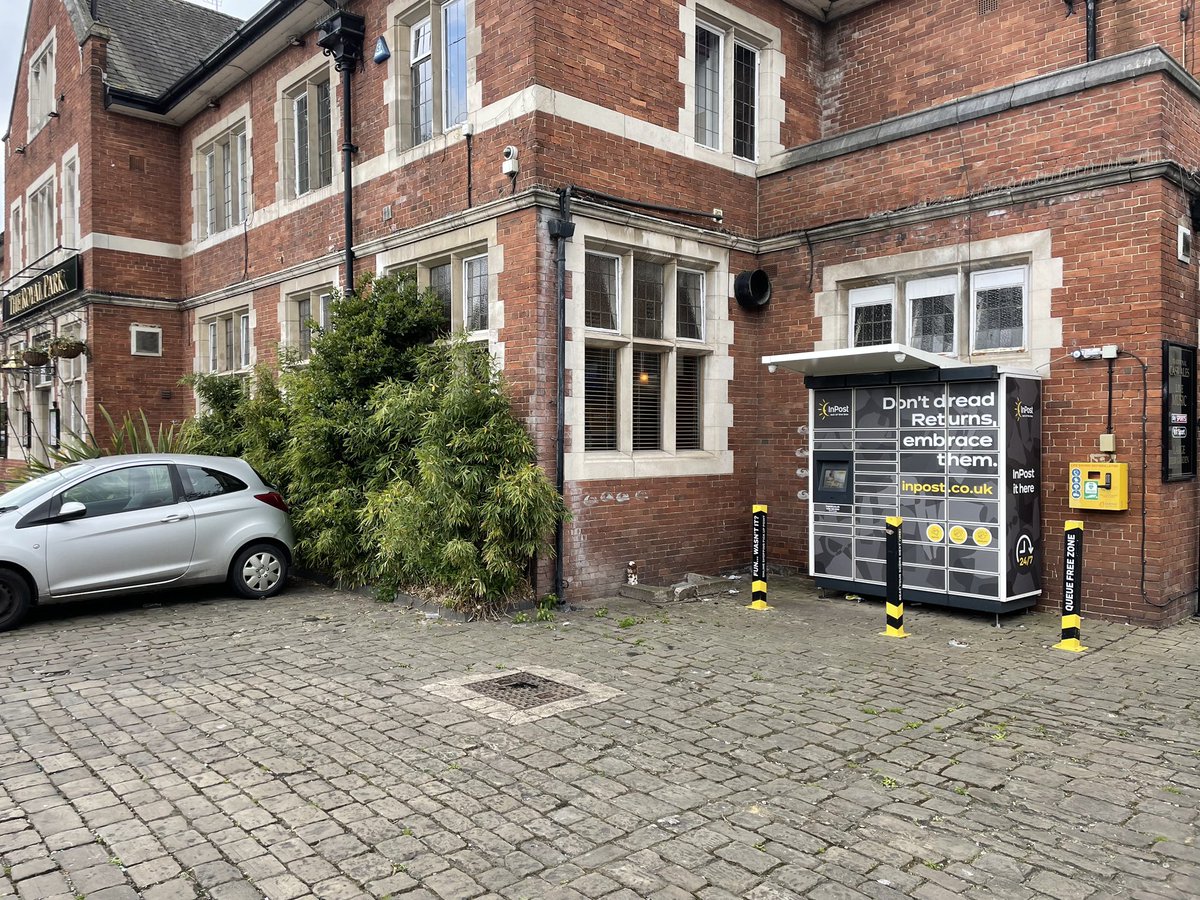 Leeds Student Community First Responders (@leedsstudentcfr) on Twitter photo Do you know where your nearest defibrillator is? LSCFR are responsible for the community access defib on the side of Royal Park Pub in Hyde Park, the nearest to many student houses in Leeds. ⬇️
#CPR #LeedsUniUnion #RestartAHeart <a href="/LeedsUniUnion/">Leeds University Union</a> <a href="/UniversityLeeds/">University of Leeds</a> Do you know where your nearest defibrillator is? LSCFR are responsible for the community access defib on the side of Royal Park Pub in Hyde Park, the nearest to many student houses in Leeds. ⬇️
#CPR #LeedsUniUnion #RestartAHeart <a href="/LeedsUniUnion/">Leeds University Union</a> <a href="/UniversityLeeds/">University of Leeds</a>