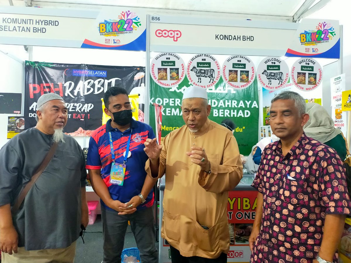halalekonomiTV's tweet photo. Lawati pameran #bkk22 di Matic semalam dn berbual panjang bersama Tn Hj Roslin, Pengerusi KoIndah yg juga merupakan T. Pengerusi MEHKOP, yg turut beri nasihat dn panduan sebelum MEHKOP memuktamadkan model bisnes serta memilih fokus industri jangka pendek dn panjang. tahniah #SKM https://t.co/vdrTnI9gm8