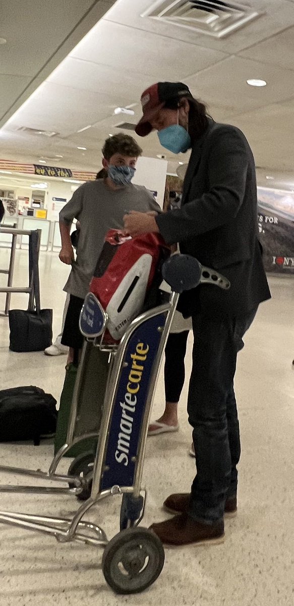 Keanu Reeves was on my flight from London to NYC today. A young boy asked for an autograph at baggage & then began to fire off a series of rapid-fire questions. Keanu happily responded to every single one…