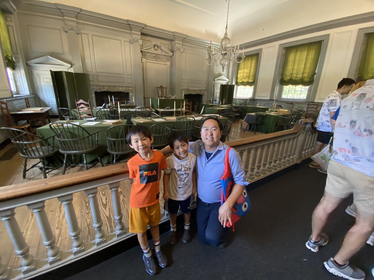 This is the room. The room where the Declaration of Independence was signed. Where the Constitution was debated and signed. Where the American flag was adopted. Where US Army was created. Every July 4th my family pays a visit to Independence Hall. Let me show you around. THREAD