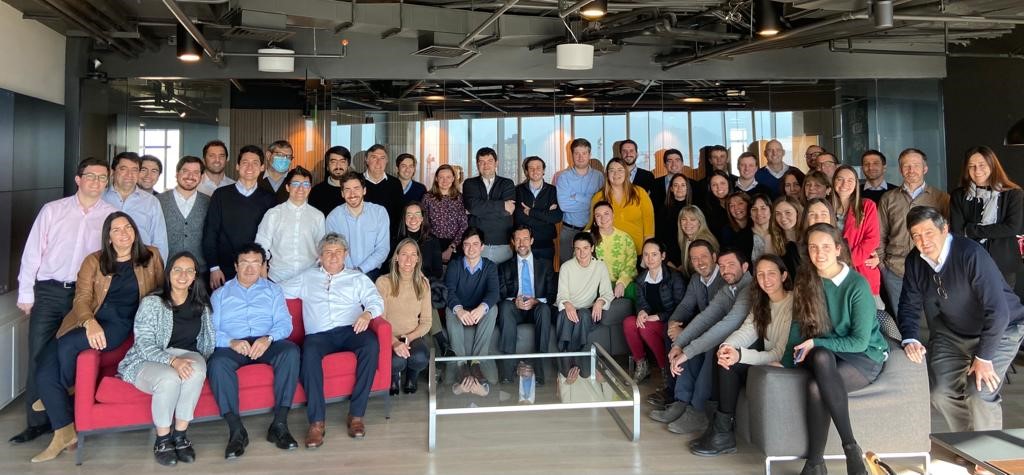 Así celebramos hoy el primer día en nuestra nueva oficina, ubicadas en el piso 15 del edificio CV Galería (Alonso de Córdova, 4355, Vitacura).