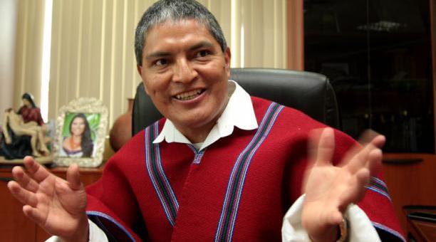 semarco's tweet photo. El Ministro @Luis_pachala Secretaría de Pueblos y nacionalidades, No ha hecho NADA por la comunidad indígena. 
Allí debe ocupar el puesto  Luis Alfonso Chango, quien es un indígena productivo y empresario, él es el indicado, un ejemplo para todos. 
#RedDeTuiterosDemocraticos https://t.co/U8KoLWdFq5