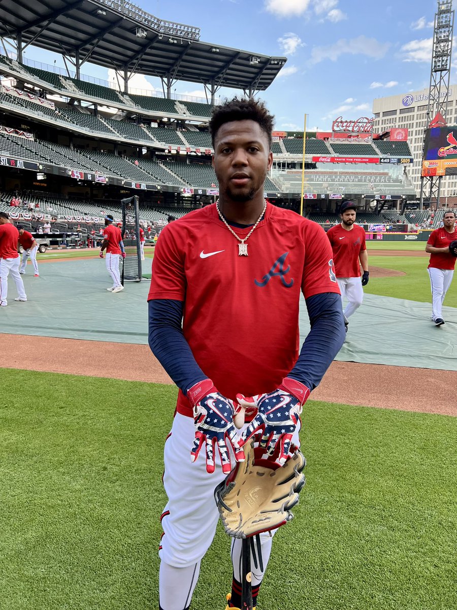PaulByrd36's tweet photo. Batting Gloves of the Day… Happy 4th Everyone!!!  #Merica 🇺🇸 https://t.co/78HuDAjyGK