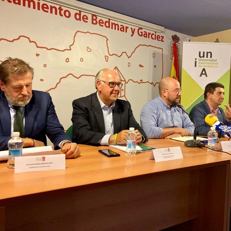 Jesus_Estrella's tweet photo. En la inauguración del Curso sobre #Arqueología del #Cuaternario en #Bedmar, cuya riqueza arqueológica y patrimonial es ejemplo de cómo la #Cultura sirve al desarrollo de los Municipios, crea oportunidades y fija la población y para ello cuenta con la complicidad de @culturaand. https://t.co/TgN4vxKQOB