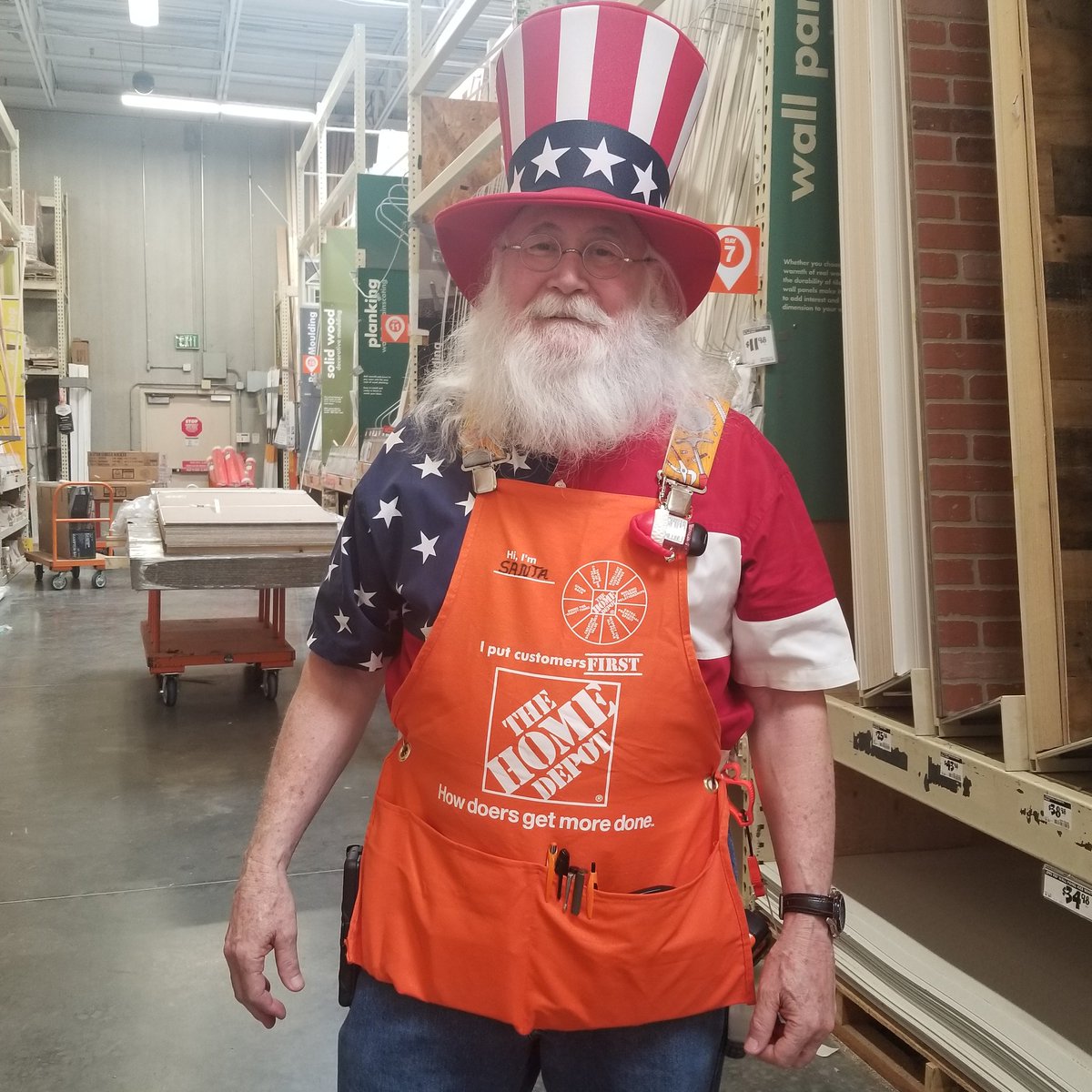 Melibeachgirl's tweet photo. Happy 4th!! @tjharris41 smoking chicken for the associates and asds Cindy grilling hot dogs.  Special appearance by Uncle Sam too! @kmn293 @DrewHD4653 @4653CXM @PJ_THD_4653 https://t.co/AQg8FCXnku