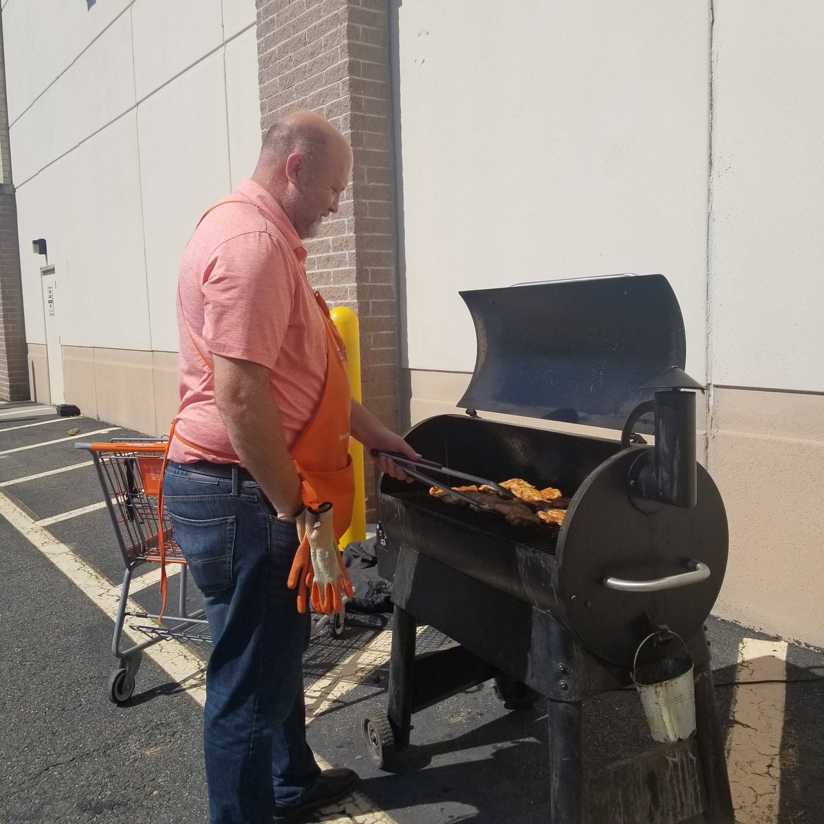 Melibeachgirl's tweet photo. Happy 4th!! @tjharris41 smoking chicken for the associates and asds Cindy grilling hot dogs.  Special appearance by Uncle Sam too! @kmn293 @DrewHD4653 @4653CXM @PJ_THD_4653 https://t.co/AQg8FCXnku