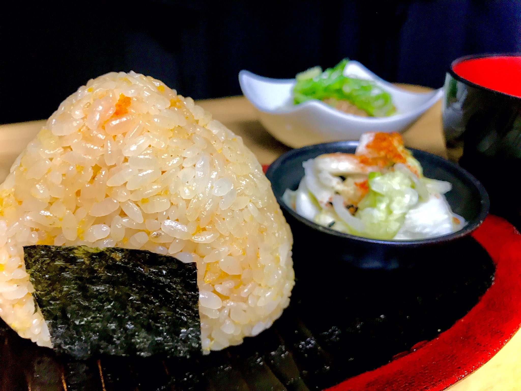 黒川じょん グルメ ローカル編 天才 奇才 黒川シェフの思いつき料理 今日は うまい棒めんたいおにぎり を作って朝ごはん うまい棒を潰してご飯に混ぜて握るだけ そう まるでうまい棒をおにぎりに混ぜた味です マヨネーズを付ければもっと