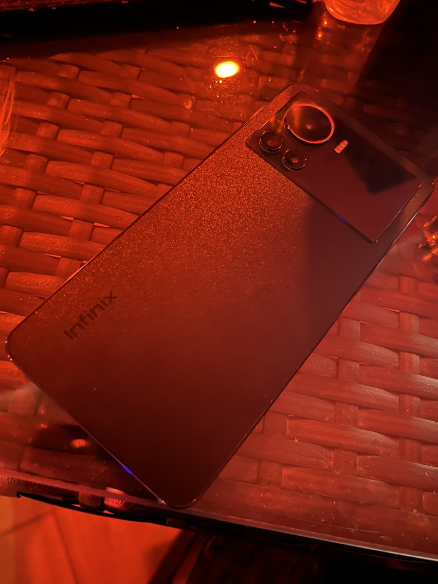 davido's tweet photo. Okay this Infinix NOTE 12 VIP actually bangs !! @InfinixNigeria https://t.co/cwop011V1P