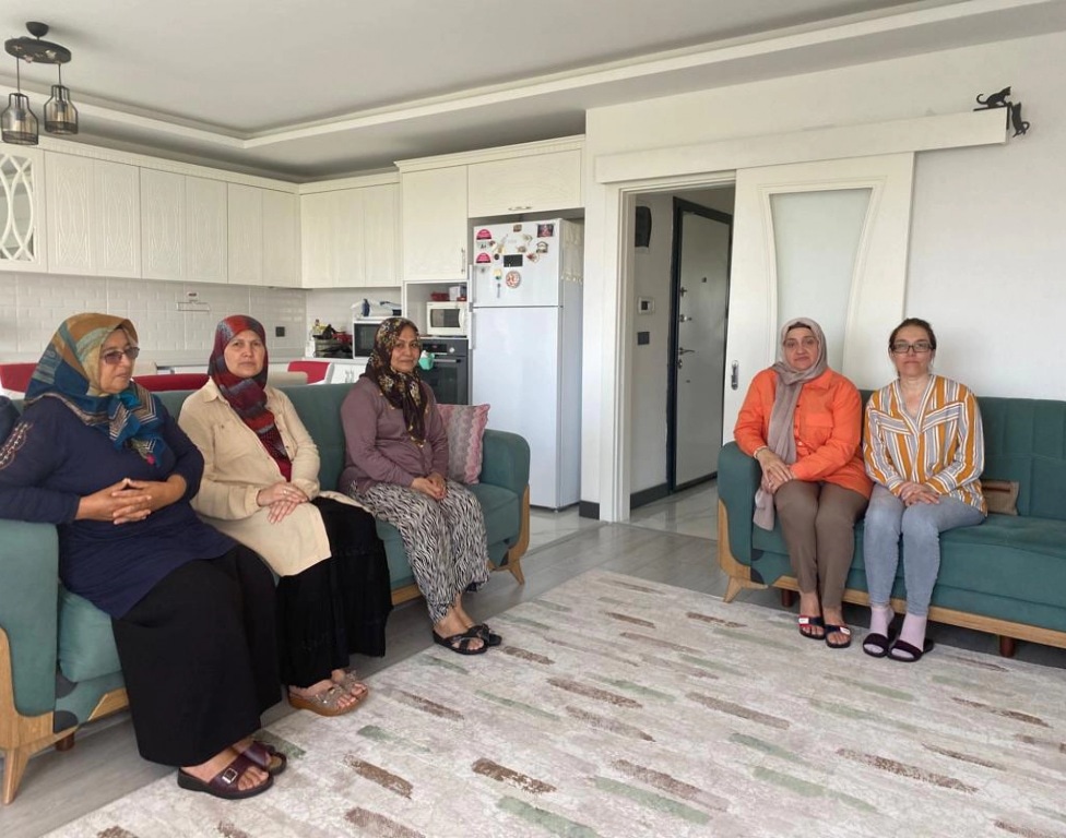 Kadın kolları teşkilat başkanı Sevgi Tumluer ve yönetim kurulu üyeleri ile birlikte Kadın kolları yönetim kurulu üyemiz Ruşen Ocak hanımın babasının vefatından dolayı taziye ziyaretinde bulundular.