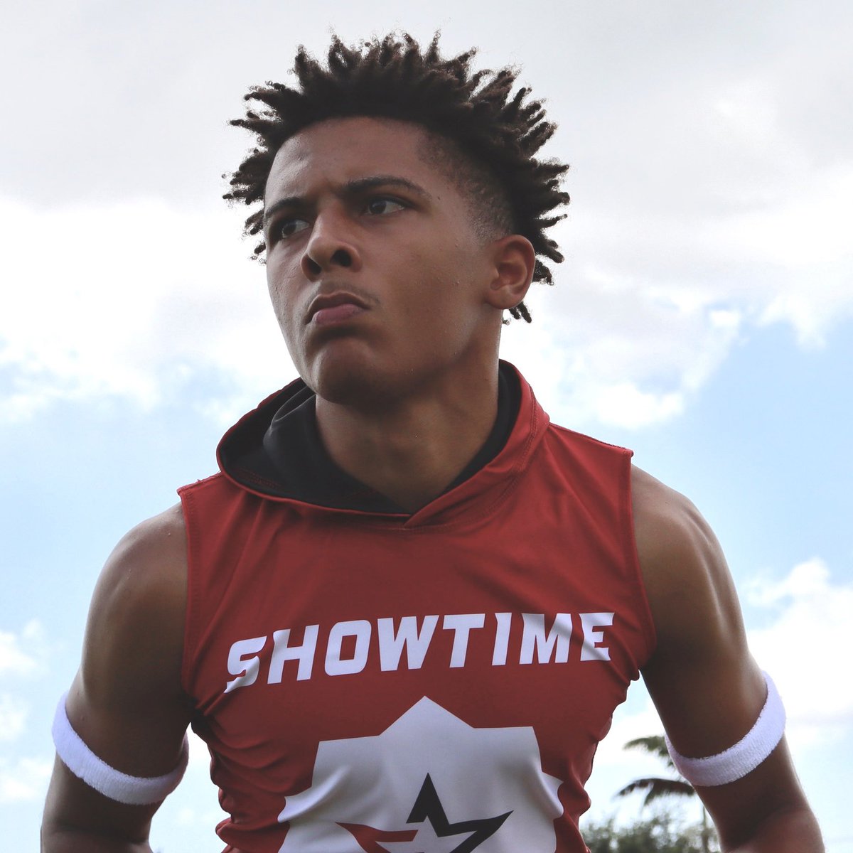 5starlimited's tweet photo. Less that 30 days away from the start of camp!! #5star #attitude #love #football #thegame https://t.co/9Eh3SoAwzb