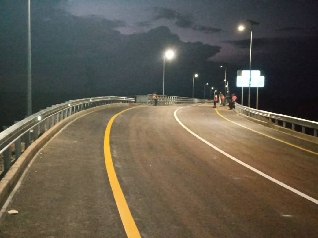 AmbroseJames12's tweet photo. The new double lane 231 meters Mabang bridge, ready for commissioning on 8 July 2022. GOSL - EU cooperation #NAOSL #EUSierraLeone @kaikaifm @PKMuana1 @jalloh_tanu https://t.co/zsKDlGEeEh
