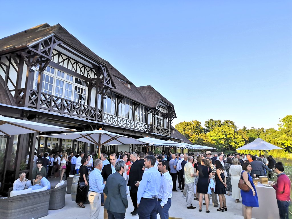 Bastwins's tweet photo. Happy 4th of July from France where the whole @Oracle_France team is having its FY23 Take Off garden party. 👋🚀 #WeAreOracle https://t.co/nHeY3CuCv6