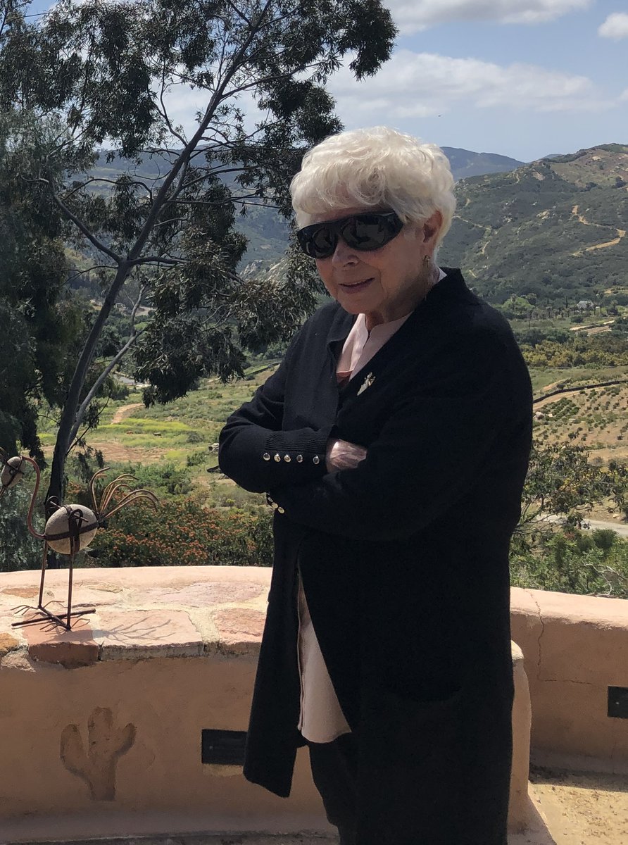 kelly victoria 🪐 tweet media