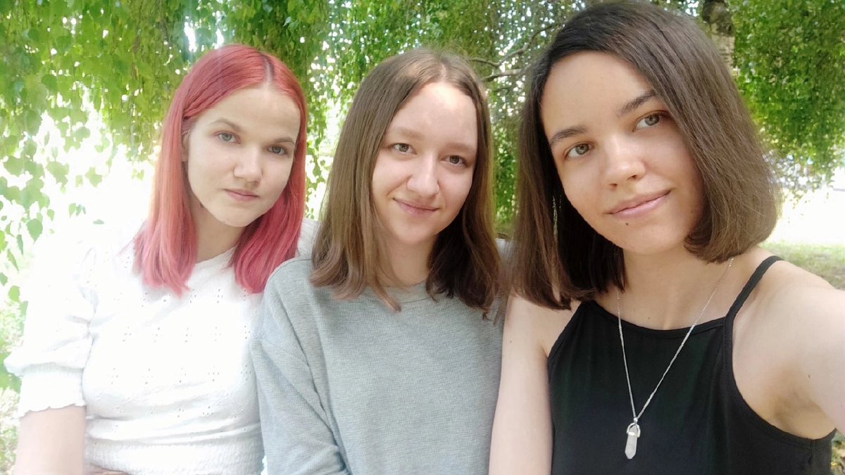a_firefly___'s tweet photo. Выбрались сегодня с подружками в парк, посидеть на покрывалах и поболтать 🥰 https://t.co/3rRu2GW8tg