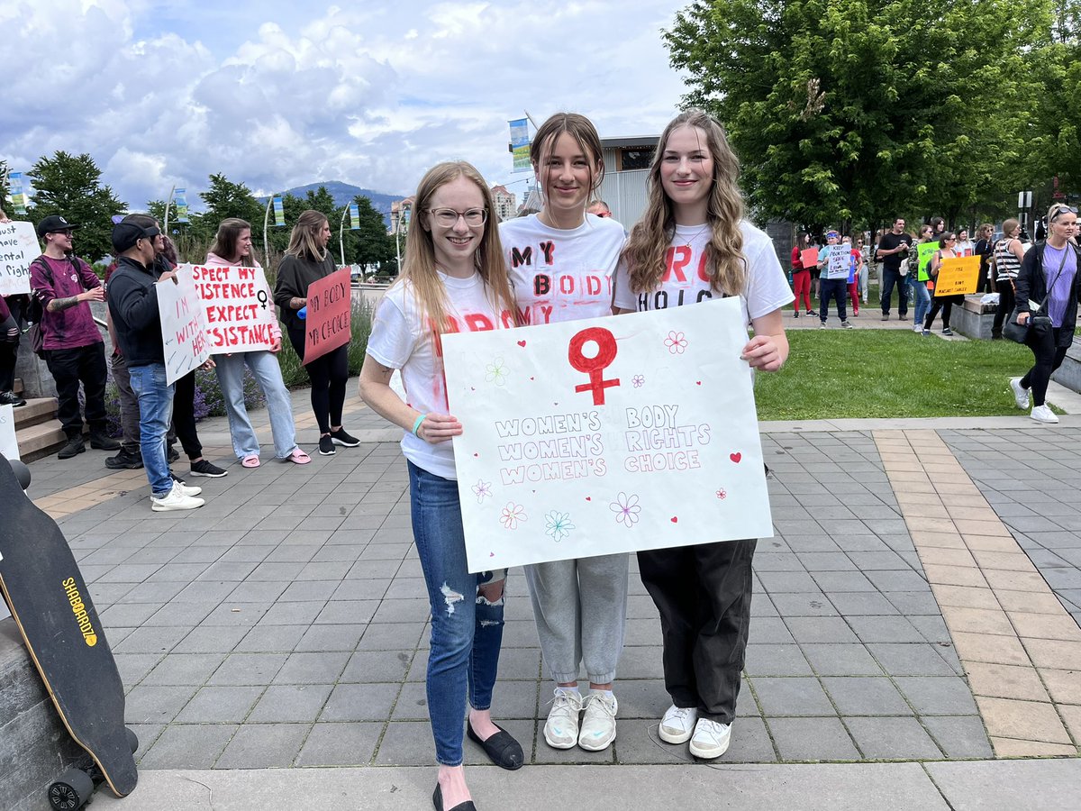 So proud of my students for wanting to stand up for their rights today!! ✊🏻 @SD22Vernon <a href="/ChrisPerkins_22/">Christine Perkins, Ed.D.</a> <a href="/FultonSecondary/">Fulton Secondary</a>