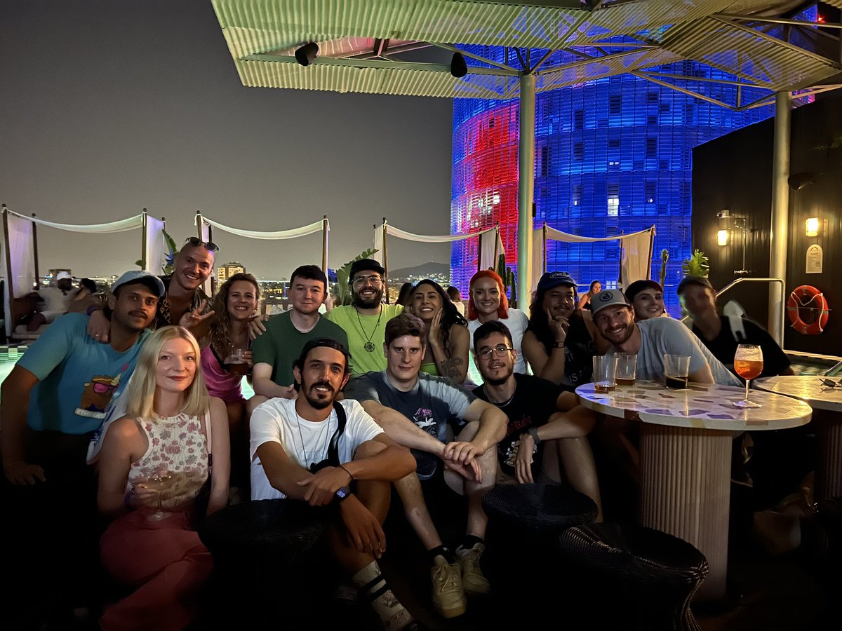 We ran into some friends tonight… it’s just getting warmed up ☀️👩‍🚀 #ETHBarcelona #HolaETHBarcelona