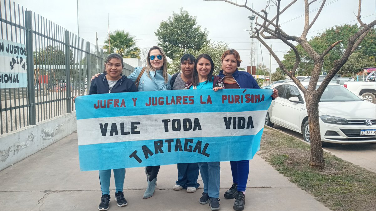 MujeresdeFeArg's tweet photo. Presentes en el Poder Judicial de #Tartagal junto a #ClaudiaSubelza  y un gran equipo, exigiendo que la Justicia no ceda ante presiones externas y se expida a favor de la bebé de 22 semanas abortada y de su madre obligada a abortar. #JusticiaPorMilagros
@vivicanosaok @C5N https://t.co/hzwn7o2EGr