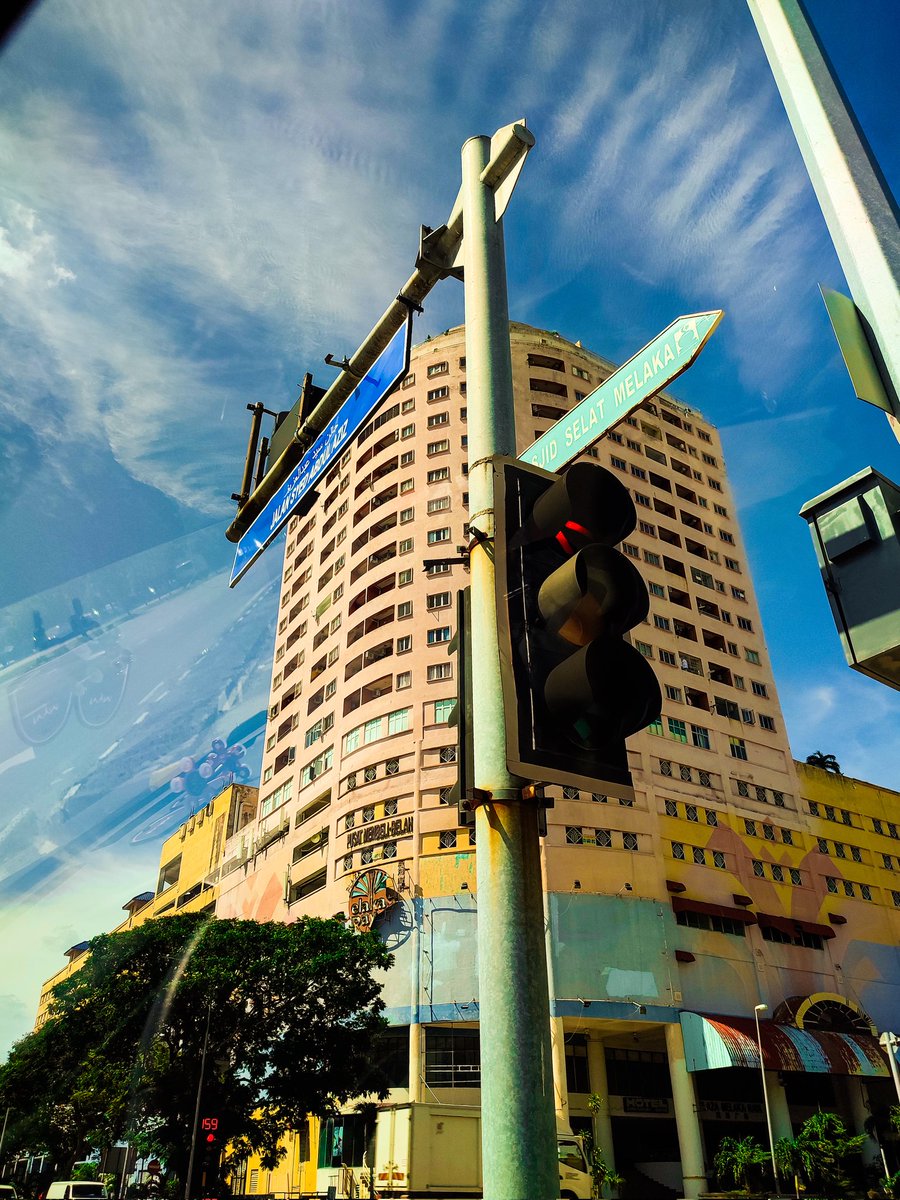 alienuraqimm_'s tweet image. Dream, create, design, and build 
#differenttones