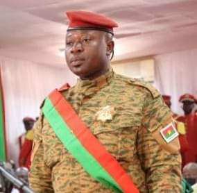 Ocisse691's tweet photo. 🇧🇫#BurkinaFaso La junte militaire ne parviens pas à endiguer la poussée de l'insécurité. Plus de cinquante trois (53) personnes ont été tuées dans les violences djihadistes dans ces 24 dernières heures à travers le pays. https://t.co/4b8jtjck7p