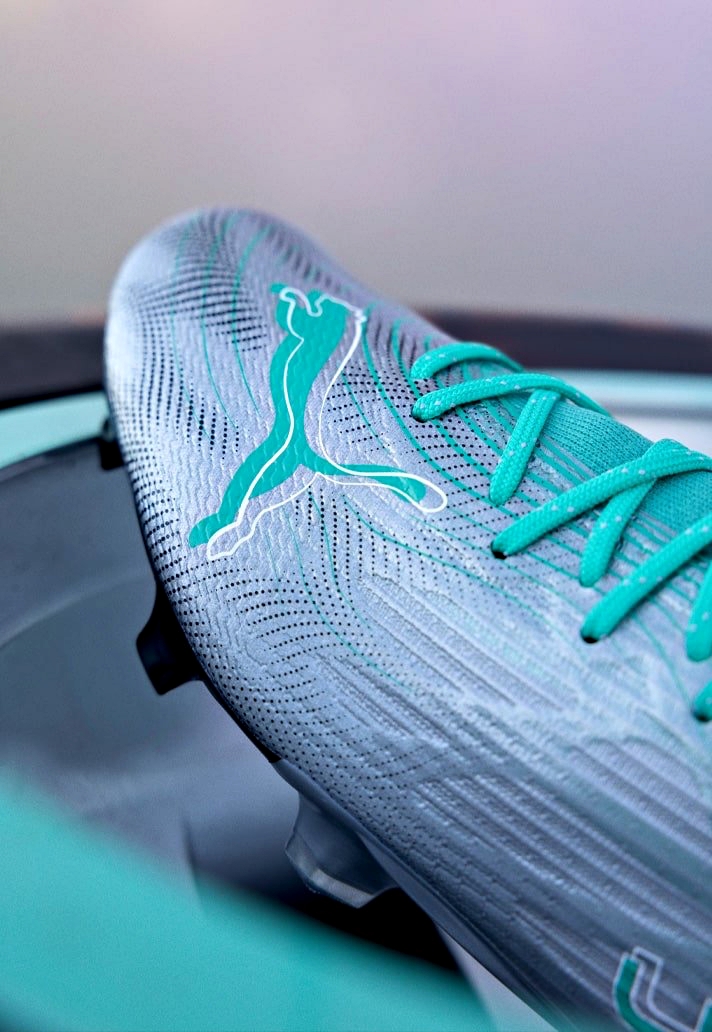 B24PT's tweet photo. PUMA lançou umas chuteiras de edição limitada inspiradas na @MercedesAMGF1 🔥 https://t.co/PGFbP8PP0z