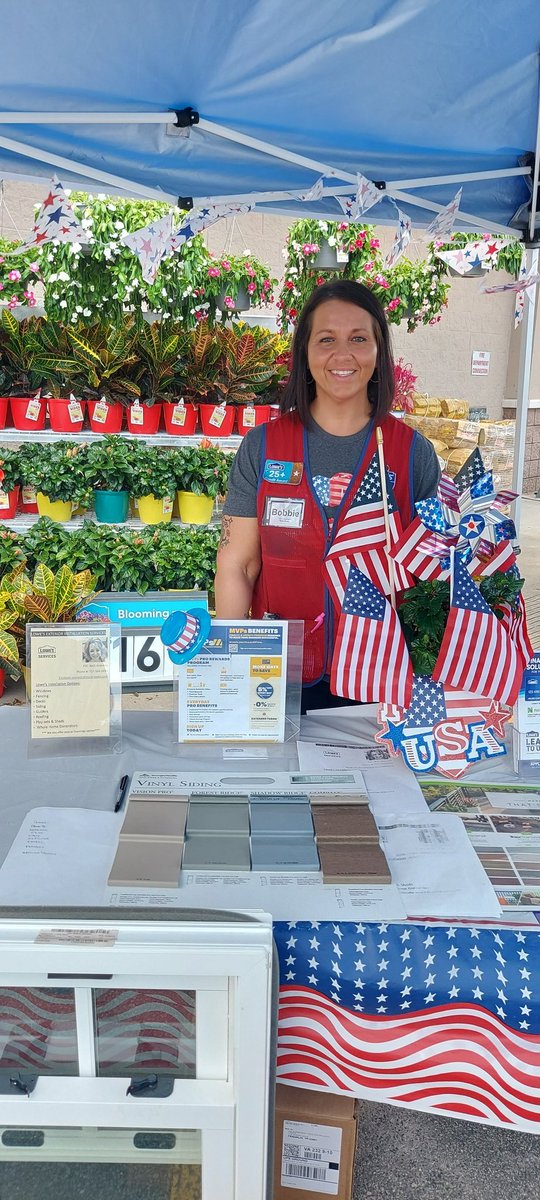 MeginConor's tweet photo. Store 2698 had a great weekend with leads, details, and credit!! Bobbie was able to lock down so many herself and helped drive up the stores energy. Yes!! @lauraj2020 @MarcellaStanz @eric_marler @PresnellLars @Berman2Mitch @BenitoKomadina @specialtylowes https://t.co/rxTWcLVK5i