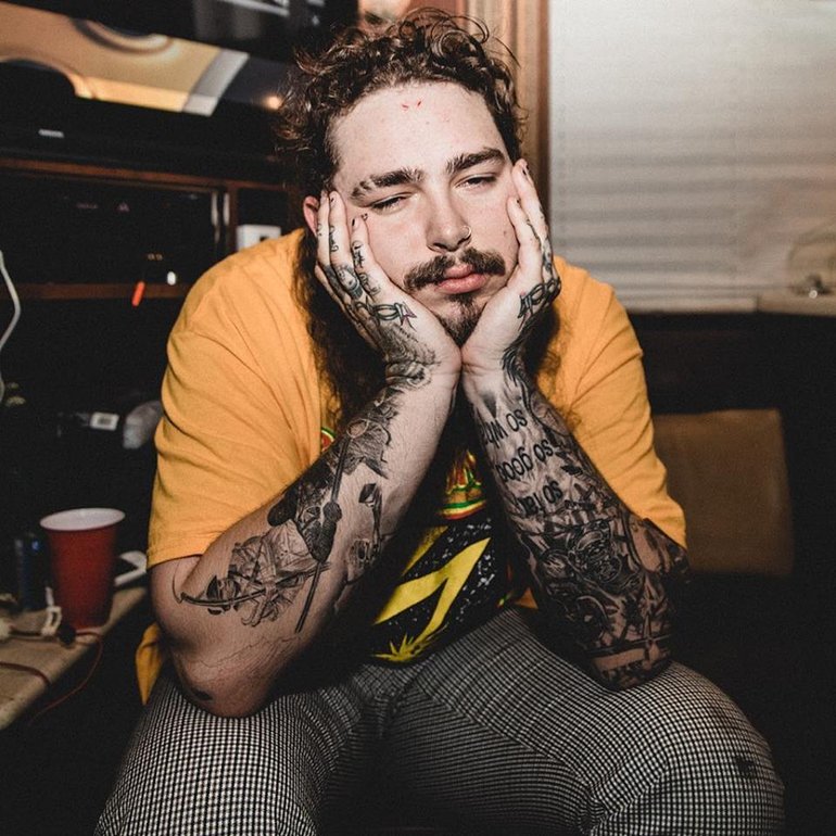 style28s's tweet photo. #UnDiaComoHoy 
Hoy cumple 27 años el rapero estadounidense @PostMalone ha publicado 4 álbumes de estudio sus hits más conocidos son #Congratulations #betternow #circles entre otros...¡Felicidades! ¿Cual es tu hit favorito? #music #Rap #Happybirthdaypostmalone #Monday https://t.co/xLD3e6h9VO