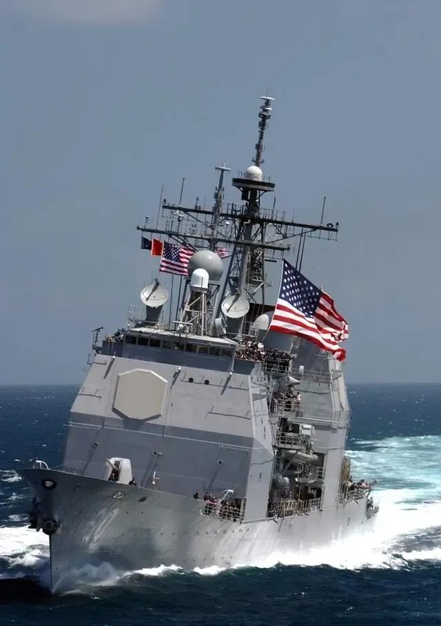 RAF_Luton's tweet image. Fact of the Day: The Union Jack flag flown by HMS Warboat to celebrate #4thOfJuly is so heavy it makes the boat lean to the left (starbored in boat speak)

Happy #4thofjuly2022 to our Canadian colleagues!

Photographed from a Canberra #4THJULY