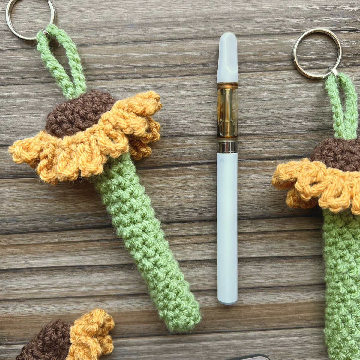 cozytangerine's tweet photo. Sunflower… vape holder…. keychains… 🌻 https://t.co/SAPIPhxsUe https://t.co/UoMHz16tv9