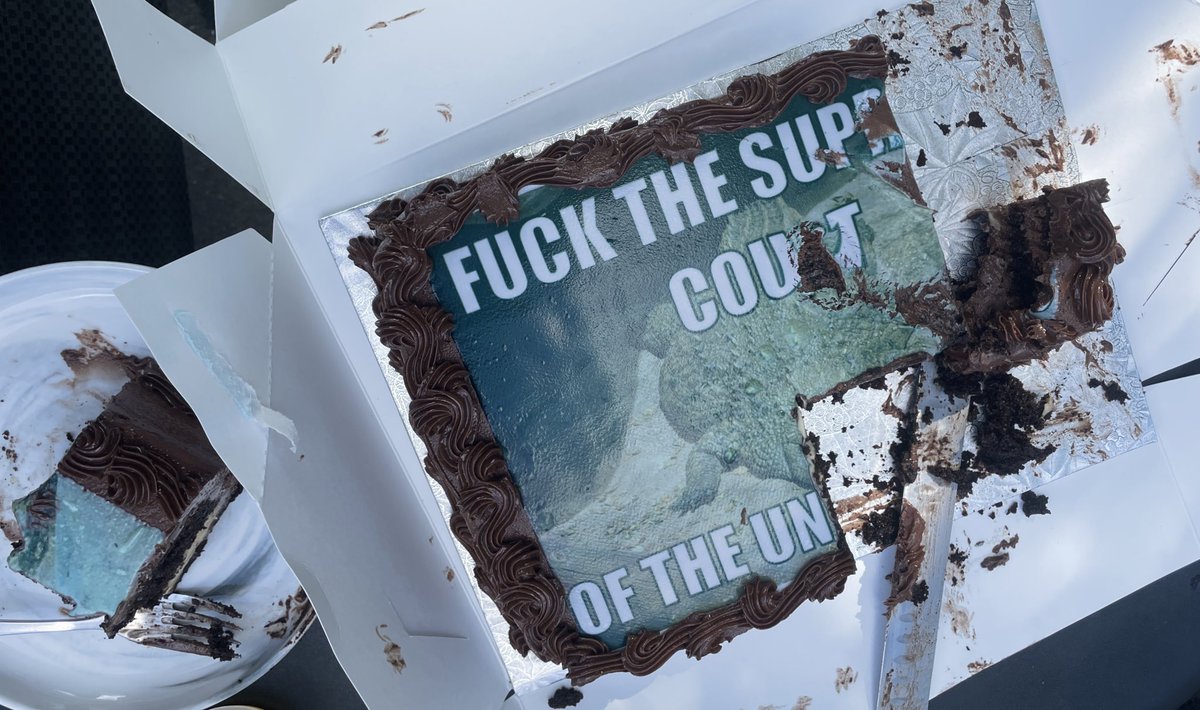 How do you celebrate? @gatorsdaily <a href="/iamjohnoliver/">John Oliver</a> #PoliticalPastries