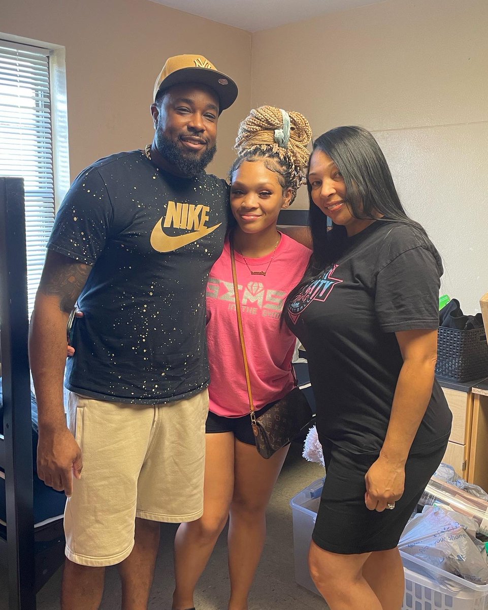 TXStateWBB's tweet photo. And just like that, she’s all moved in! 

#EatEmUp #FreshmanMoveIn https://t.co/6JKjrNz6wi