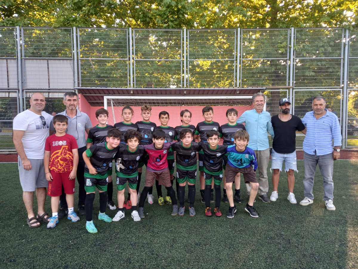U-11 takımı şampiyonları ve değerli hocaları🏆👏#GöcükŞirinköyspor