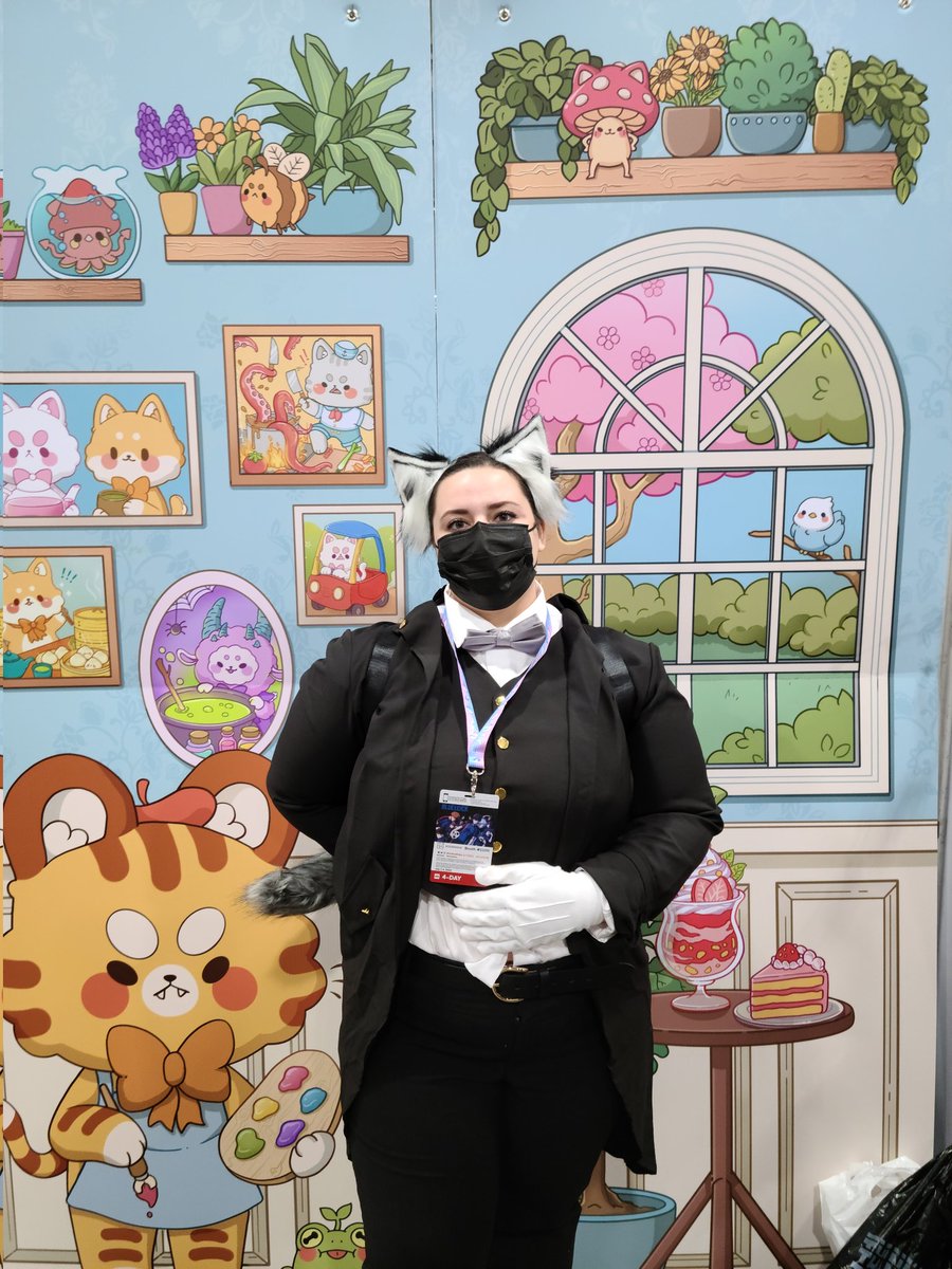 Much better day today! The con was much less crowded and we found a group of maids! #AnimeExpo2022