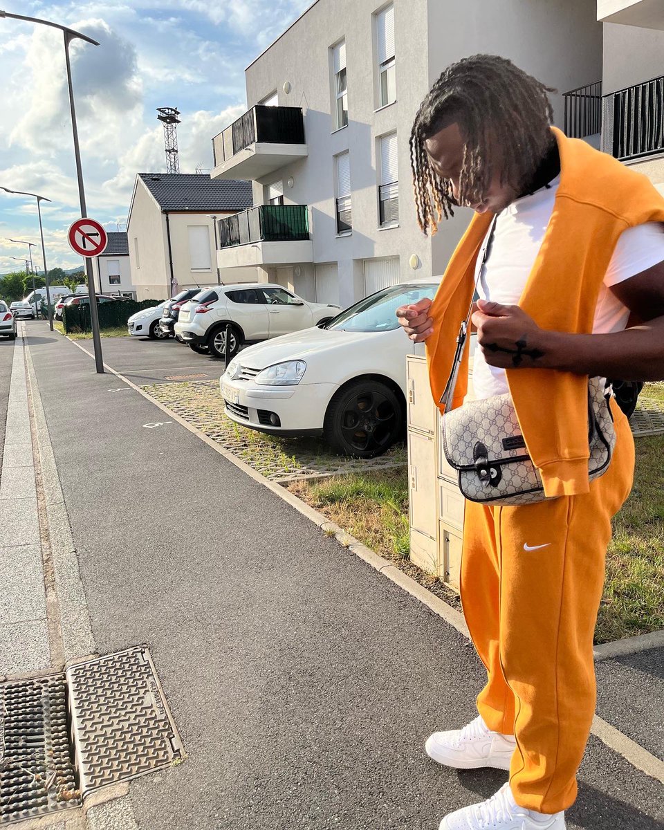 SKODRI_00's tweet photo. Bonsoir Twitter de retour 🍊 https://t.co/9GYyEEp0SK