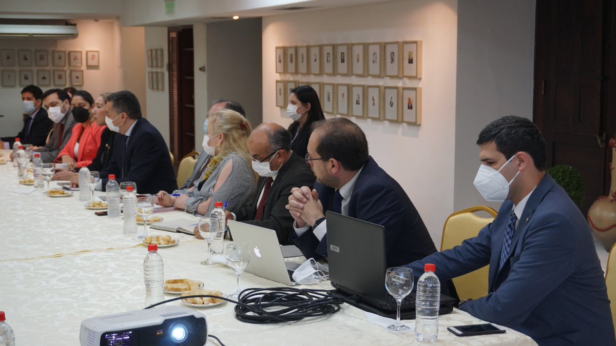 mreparaguay's tweet photo. Preparan equipo de enlaces para atender a delegaciones extrajeras en la LX Reunión Ordinaria del Consejo de Mercado Común (CMC) y jefes de Estados Partes y Estados Asociados del Mercosur.
➡️ https://t.co/f4481FUTwn https://t.co/9SyY32UE3E
