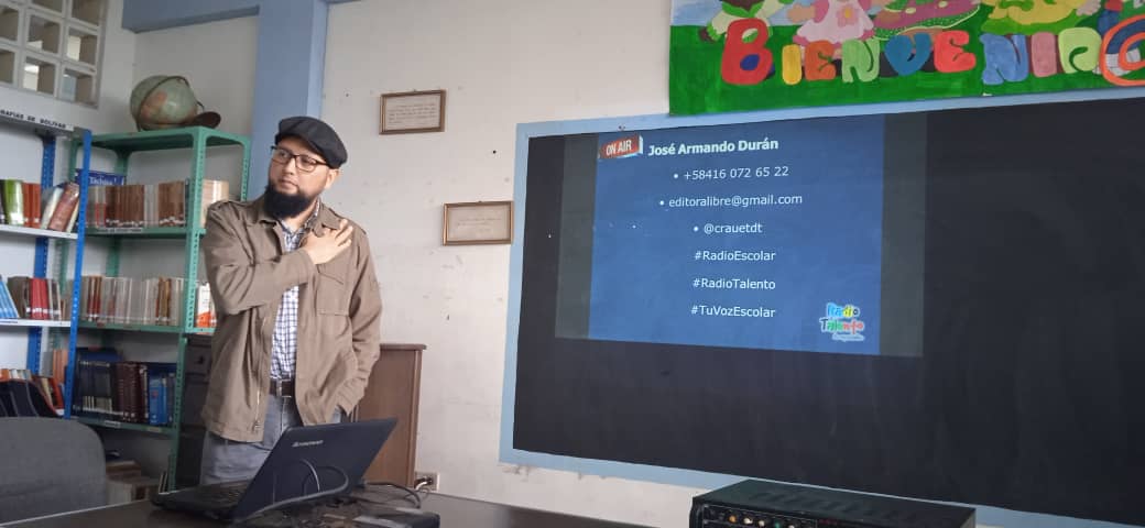 DirEduTachira's tweet photo. #4Julio Profesor Armando Durán, del @crauetdt dicta "Primer taller de producción y libreto radiofónico", a docentes de Recursos Para el Aprendizaje de Escuelas Estadales.

@YuniorClavijoM @FreddyBernal @Gob_Tachira @KaremDeBernal @jghuerfanoo @BermudezJoseA @INTEDUCA_GDT https://t.co/wXoShCnkqy