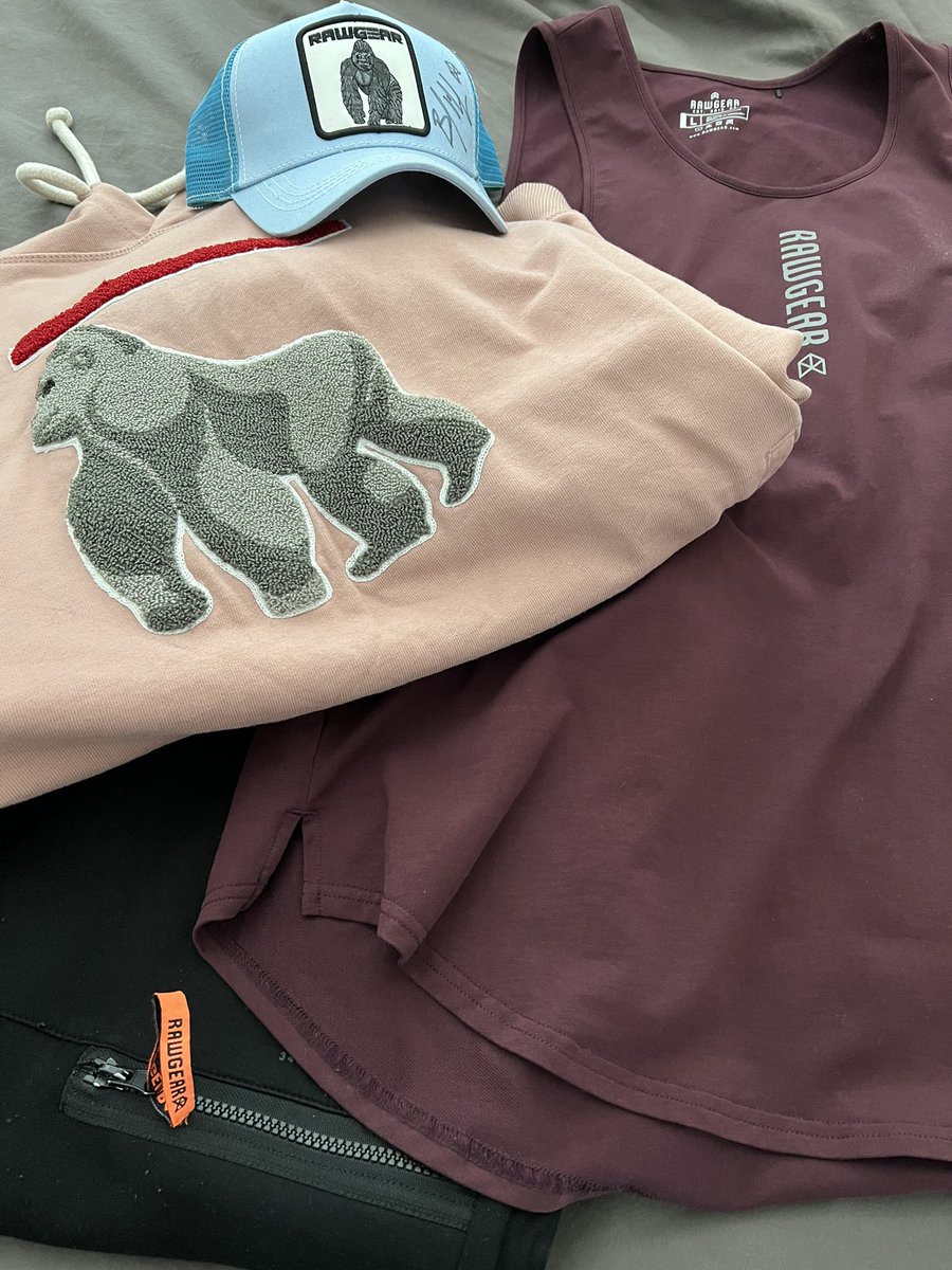 JeromeNonyane's tweet image. 2nd last workout before showtime!Training my 2 favourites (chest &amp;amp; shoulders) Rocking my favourite @bmfitgear items @BradleyMartyn #futureathlete 🇨🇦 #VanProShow #Vanpro #mensphysique #rawgear