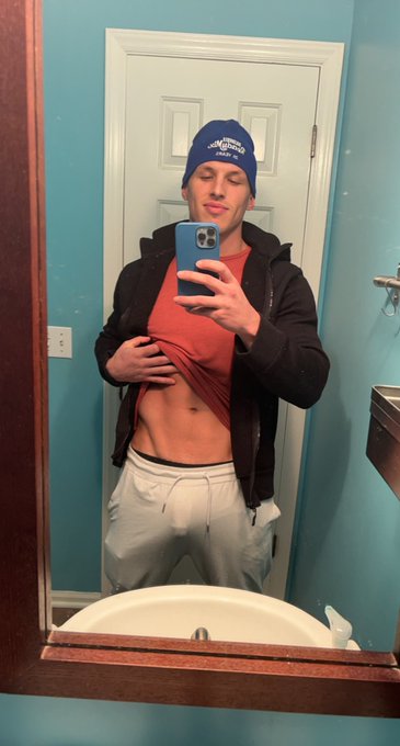 kiss me 👄 https://t.co/QaWpqhbqY5<a href="/tag/fitness"class="tags"><span>#fitness</span></a>