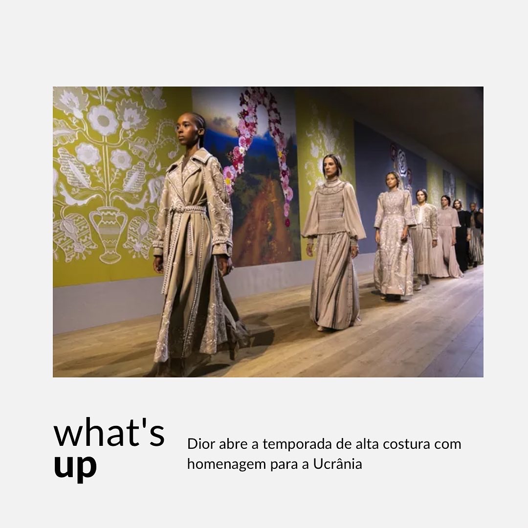 Para estrear a temporada de alta costura Outono/Inverno 22/23, a diretora Maria Grazia Chiuri da Dior usou como referência a árvore da vida presente na obra de Olesia Trofymenko, artista ucraniana que assinou toda a cenografia do desfile. 

Saiba mais no nosso blog, link na bio!