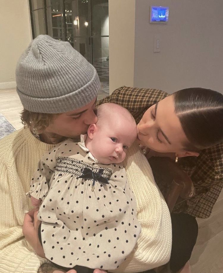 JAILEYSWRLD's tweet photo. Hailey and Justin Bieber with babies 🥺 https://t.co/T5W8hv7hs1